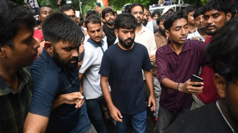 শিক্ষামন্ত্রীর পদত্যাগের পরেও ক্ষুব্ধ ছাত্রসমাজ সরকার বদলের হুঁশিয়ারি দিলেন অভিজিৎ দীপক