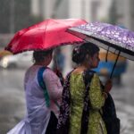 নিম্নচাপের বিদায়েও কাটল না মেঘ, উত্তরবঙ্গে অতি ভারী বৃষ্টির পূর্বাভাস