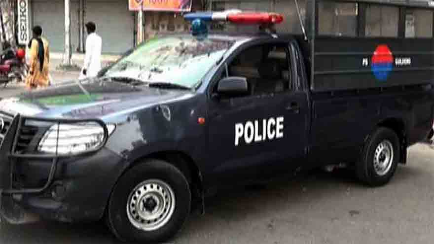 খানেইওয়ালে পুলিশের সাথে গোলাগুলির সময় নিজেদের গুলিতে নিহত দুই অপরাধী