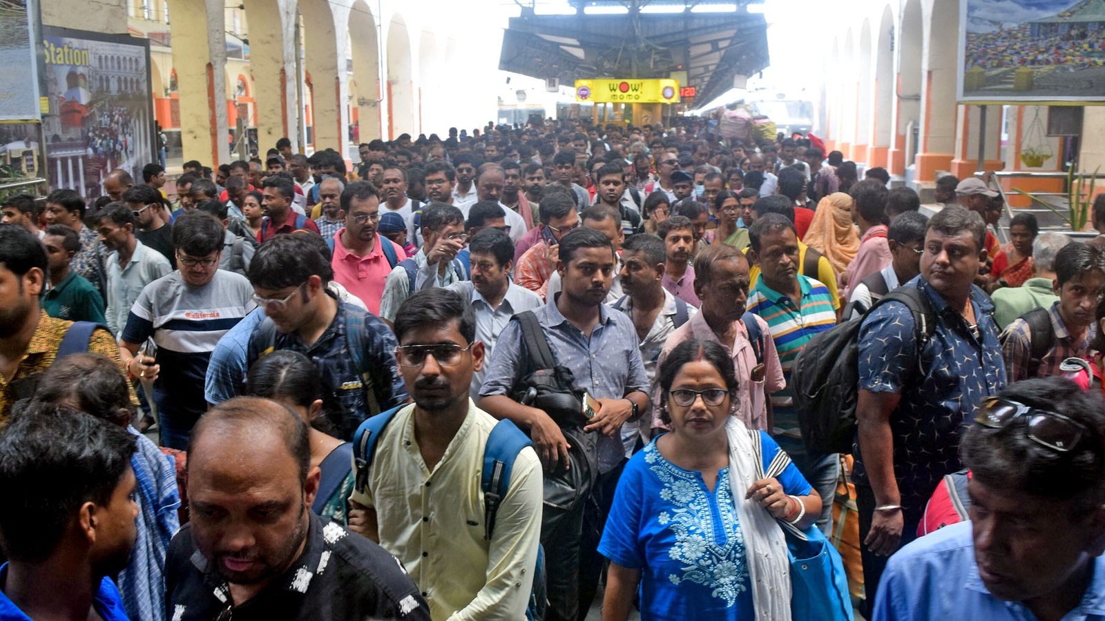 শিয়ালদহ স্টেশনে দূরপাল্লার যাত্রীদের ভোগান্তি কমাতে নতুন সেন্ট্রাল গেট চালু করল পূর্ব রেল
