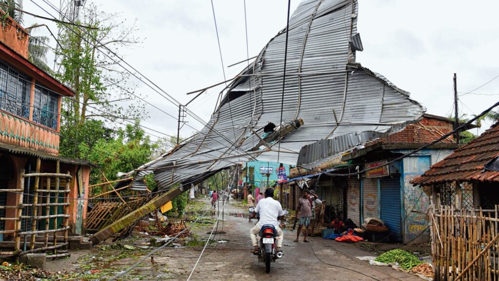 আমফানের ত্রাণে ৩০ কোটি টাকা তছরুপের অভিযোগে অভিষেক বন্দ্যোপাধ্যায়ের বিরুদ্ধে মামলা ও রাজনৈতিক অস্থিরতা