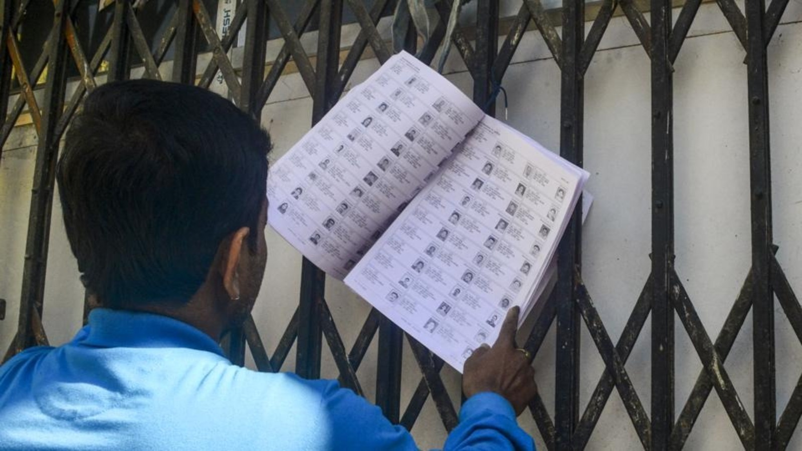 ভোটার তালিকা সংশোধনে নাম বাদ পড়া নিয়ে সরকারি প্রকল্পের সুবিধা বন্ধের অভিযোগে হাই কোর্টে রাজ্যের জবাব তলব