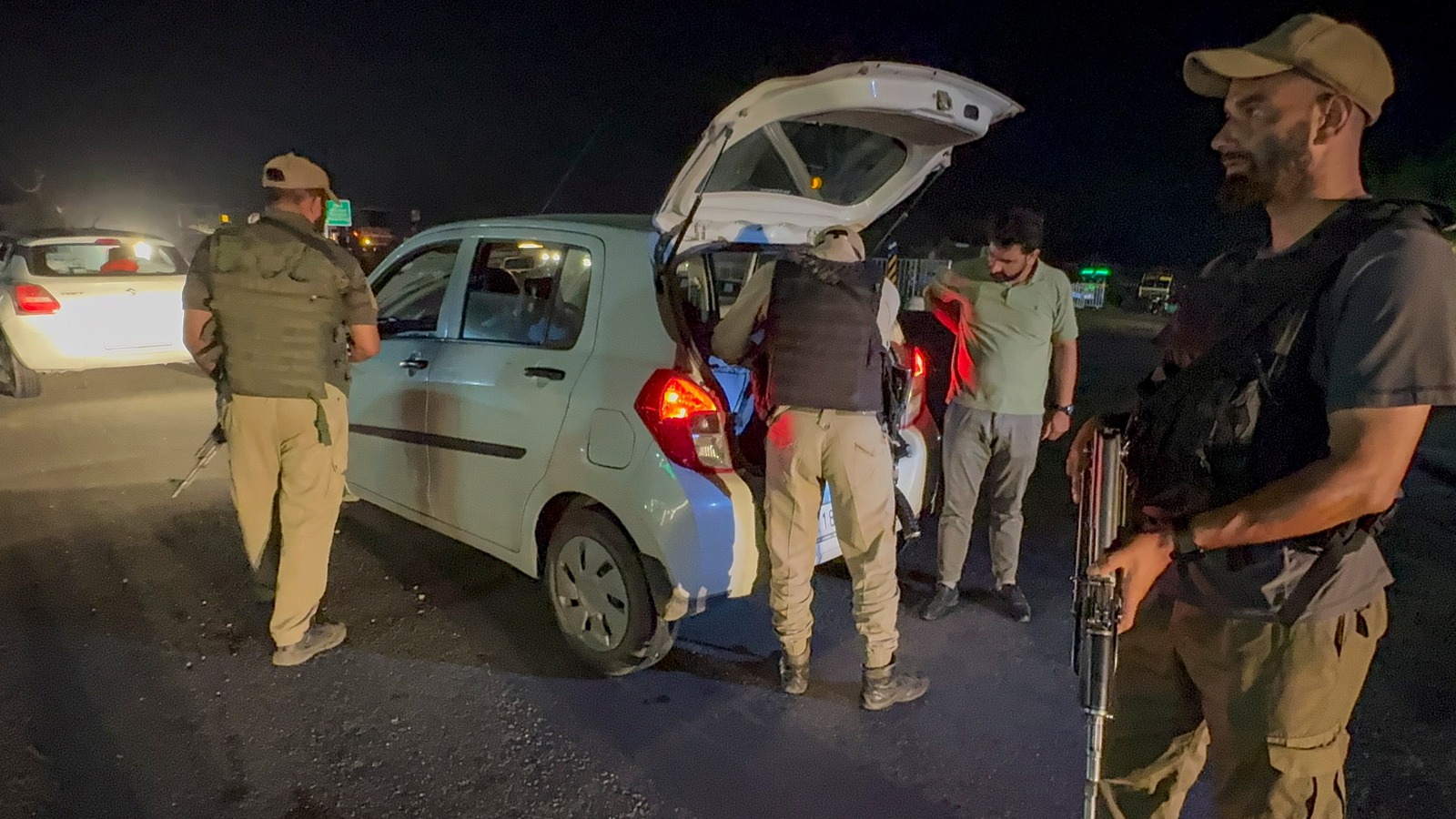 কুলগামে পরিযায়ী শ্রমিকদের ওপর জঙ্গি হামলা, নিহত ১