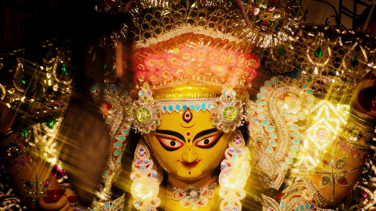 চেতলা অগ্রণী পুজো উদ্বোধন ও চক্ষুদান ঘিরে রাজনৈতিক জল্পনা তুঙ্গে
