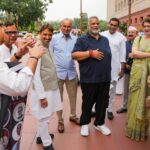 সংসদে প্রিয়াঙ্কা ও কল্যাণের সৌজন্য সাক্ষাৎ, দলত্যাগ ঘিরে তৃণমূলের উদ্বেগ তুঙ্গে