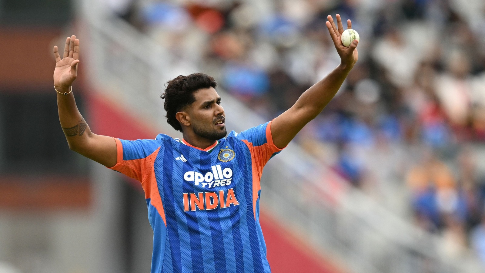 চোটের কবলে হর্ষিত ও বরুণ, ইংল্যান্ড ও জিম্বাবোয়ে সফরের দলে বড় রদবদল ভারতীয় স্কোয়াডে