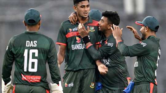সাইড স্ট্রেনের চোটে জিম্বাবুয়ের বিপক্ষে সিরিজ নির্ধারণী ম্যাচ থেকে ছিটকে গেলেন নাহিদ রানা অস্ট্রেলিয়া সফর নিয়ে শঙ্কা