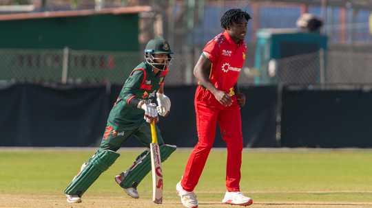 বাংলাদেশ সিরিজের জন্য শক্তিশালী দল ঘোষণা জিম্বাবুয়ের নেতৃত্বে রাজা ফিরলেন শুম্বা ও নিয়ামহুরি