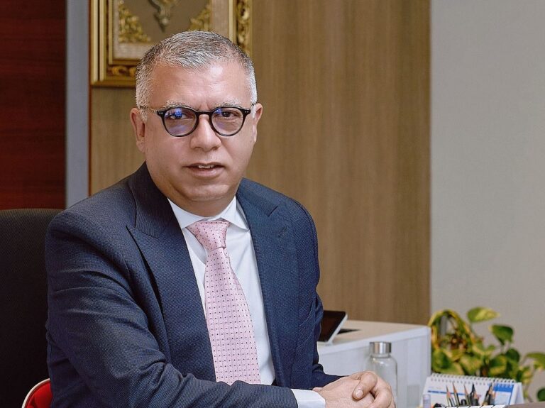 ৩১ বছরে ঢাকা ব্যাংক আস্থার স্থিতিশীলতায় বিনিয়োগকারীদের আস্থার কেন্দ্রবিন্দুতে