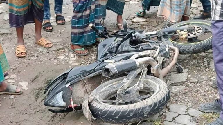 কটিয়াদীতে মোটরসাইকেল নিয়ন্ত্রণ হারিয়ে তরুণ নিহত আহত এক