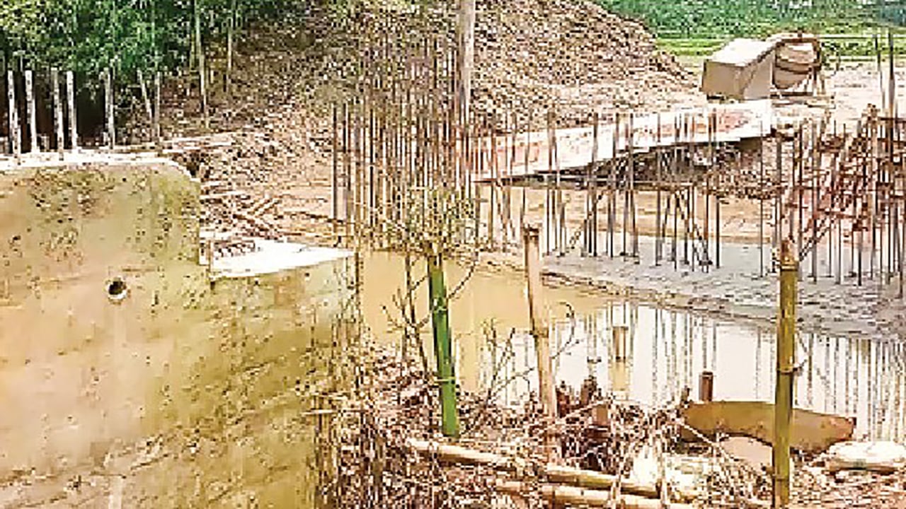 কমলগঞ্জে কোটি টাকার সেতু নির্মাণে দীর্ঘসূত্রতা ভোগান্তিতে ২০ হাজার গ্রামবাসী