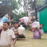 সাতকানিয়ায় বন্যাদুর্গতদের পাশে ছাত্রদল নেতা তৌহিদুল ইসলাম