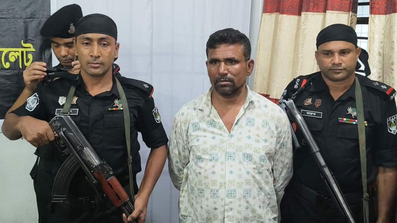 নবীনগরে তিন র্যাব সদস্যকে নির্যাতনের ঘটনায় কুখ্যাত শফিক ডাকাত গ্রেপ্তার