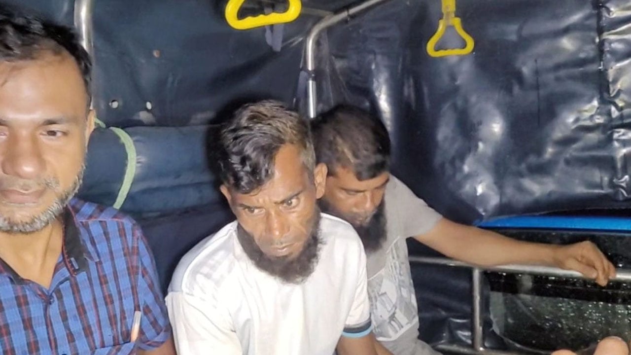 বগুড়ায় মানসিক ভারসাম্যহীন নারীকে ধর্ষণের অভিযোগ আটক ২, পলাতক ১
