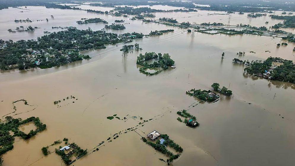 বন্যা ও পাহাড়ধসে ৫৪ জনের মৃত্যু, পানিবন্দি ৬ লাখের বেশি মানুষ