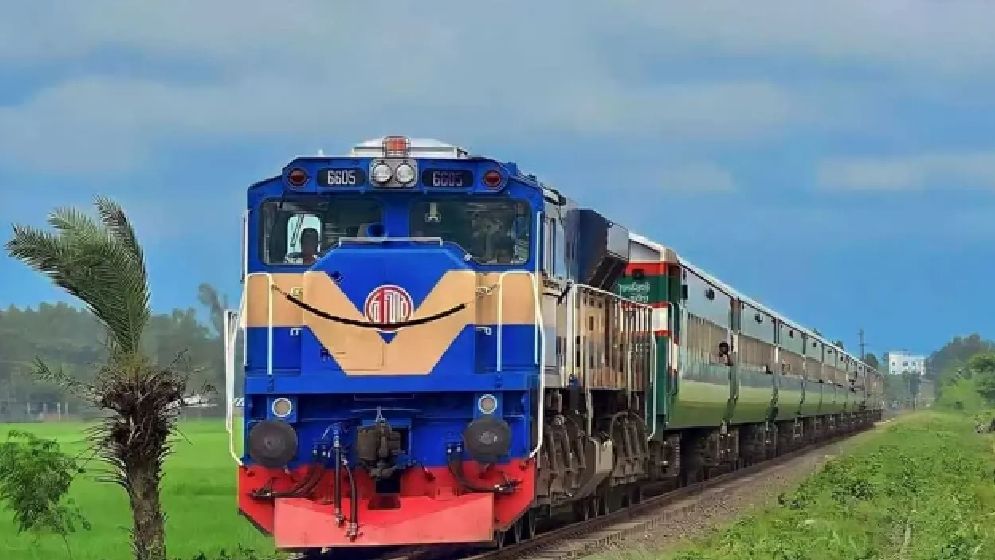 বন্যাজনিত অচলাবস্থায় চট্টগ্রাম রুটে ট্রেন চলাচল বন্ধ থাকায় রেলওয়ের ৮৭ লক্ষাধিক টাকা লোকসান
