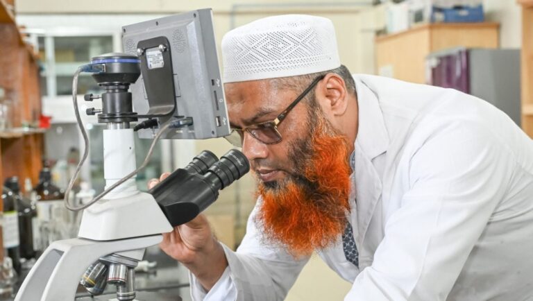 কাঁঠালের বীজ থেকে পুষ্টিকর খাদ্য উপাদান তৈরির প্রযুক্তি উদ্ভাবন করলেন গাকৃবি গবেষকরা