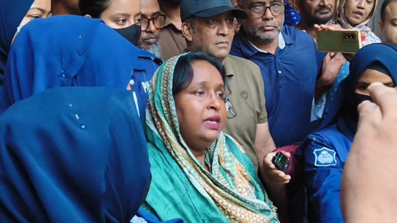 নারায়ণগঞ্জের সাবেক মেয়র আইভীর আদালতে হাজিরা, আইনজীবীর মাধ্যমে শুনানির আবেদন মঞ্জুর