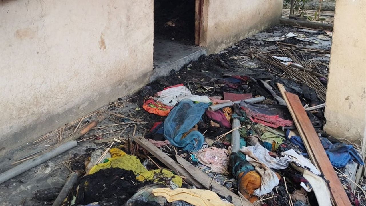 টুঙ্গিপাড়ায় বসতঘরে আগুন দেওয়া স্বামীর সঙ্গে বিবাহবিচ্ছেদ স্ত্রীর