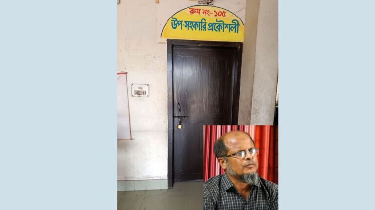 মহেশপুর পৌরসভায় ৪২ কোটি টাকার প্রকল্পে দুর্নীতি ও প্রকৌশলীর কক্ষে তালা দিলেন নির্বাহী প্রকৌশলী