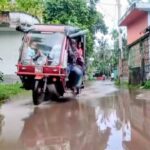 তারাগঞ্জে জলাবদ্ধতায় অচল সড়ক ভোগান্তিতে হাজারো মানুষ