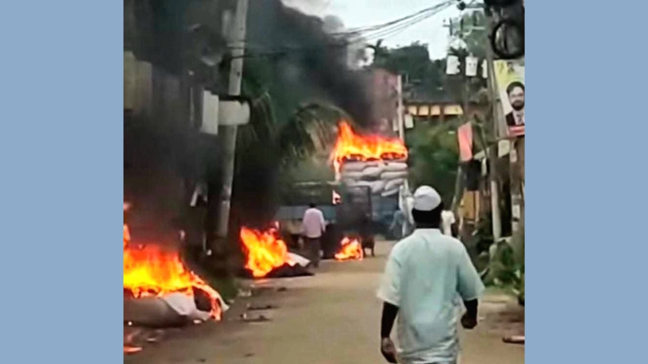 শ্রীমঙ্গলে তুলাবোঝাই ট্রাকে অগ্নিকাণ্ড নিয়ন্ত্রণে এনেছে ফায়ার সার্ভিস