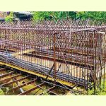 হাটহাজারীতে নির্মাণাধীন সেতু ঝুলে থাকায় চরম দুর্ভোগে দুই ইউনিয়নের কয়েক হাজার মানুষ