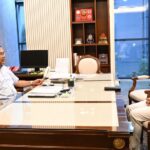 প্রধানমন্ত্রীর সঙ্গে বিদায়ী নৌবাহিনী প্রধানের সৌজন্য সাক্ষাৎ