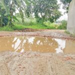 দুই বছরেও শেষ হয়নি টঙ্গিবাড়ীর ৫০৫ মিটারের সড়ক নির্মাণ কাজ ভোগান্তিতে লাখো মানুষ