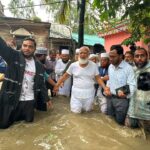 বাঁশখালীর বন্যাকবলিত মানুষের পাশে ডা শফিকুর রহমান