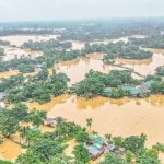 উজান থেকে নেমে আসা ঢলে চট্টগ্রামজুড়ে বন্যা পরিস্থিতির অবনতি ১১ জনের মৃত্যু ও সাত লাখ মানুষ পানিবন্দি