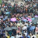 শিক্ষামন্ত্রীর পদত্যাগের দাবিতে মিরপুরে শিক্ষার্থীদের সড়ক অবরোধ ও বিক্ষোভ