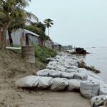 গাইবান্ধায় নদনদীর পানি বৃদ্ধি অব্যাহত নদী ভাঙন আতঙ্কে উপকূলবাসী ও ধীরগতির কাজে ক্ষোভ