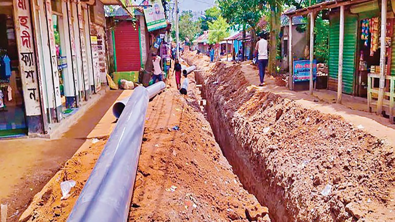 শ্রীপুরের নয়নপুরে এলাকাবাসীর নিজস্ব অর্থায়নে ড্রেন নির্মাণ দীর্ঘদিনের জলাবদ্ধতা নিরসনের উদ্যোগ