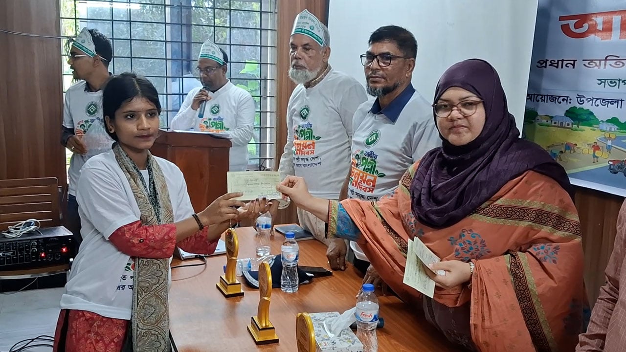নাজিরপুরে জাতীয় পল্লী উন্নয়ন দিবস উদযাপিত, ঋণ বিতরণ ও আলোচনা সভা অনুষ্ঠিত