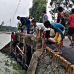 কুতুবদিয়ায় কালভার্ট দখলমুক্ত করল প্রশাসন জাল বসিয়ে পানি চলাচলে বাধা দেওয়ায় ৮টি পয়েন্ট অবমুক্ত