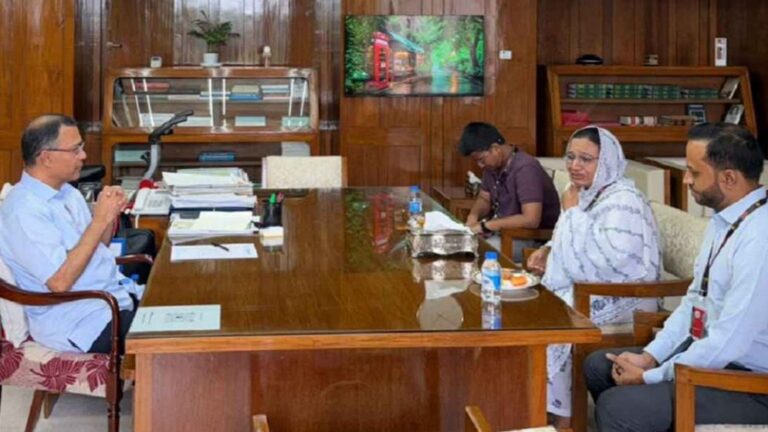 শহীদ আব্দুল্লাহর মায়ের পাশে প্রধানমন্ত্রী তারেক রহমান চিকিৎসার দায়িত্ব ও চাকরির আশ্বাস