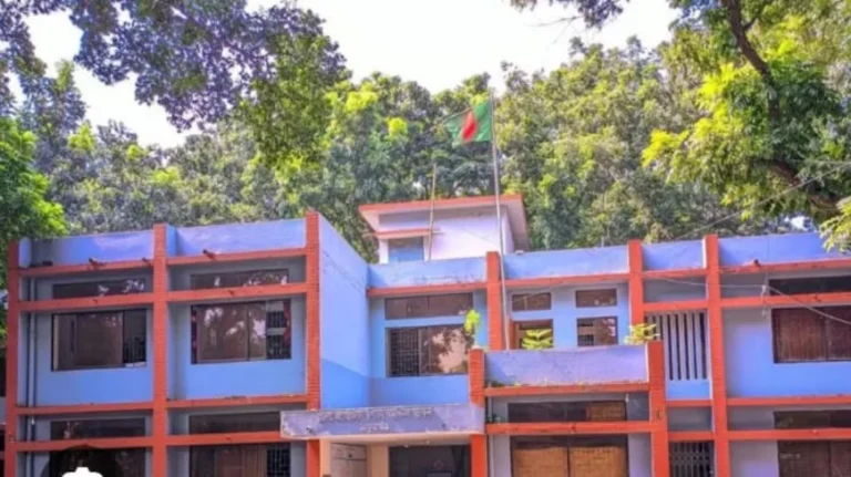 ঠাকুরগাঁওয়ে ইন্টারনেট সেবা না দিয়েই কোটি টাকা হাতিয়ে নেওয়ার অভিযোগ শিক্ষা দপ্তরে