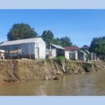 সুরমা নদীর তীব্র ভাঙনে বিলীন হওয়ার পথে সুনামগঞ্জের কামধরপুর গ্রাম ও বাজার