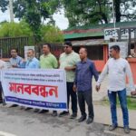 গোপালগঞ্জে সাংবাদিকের বিরুদ্ধে মিথ্যা মামলা প্রত্যাহারের দাবিতে মানববন্ধন ও তদন্তের দাবি