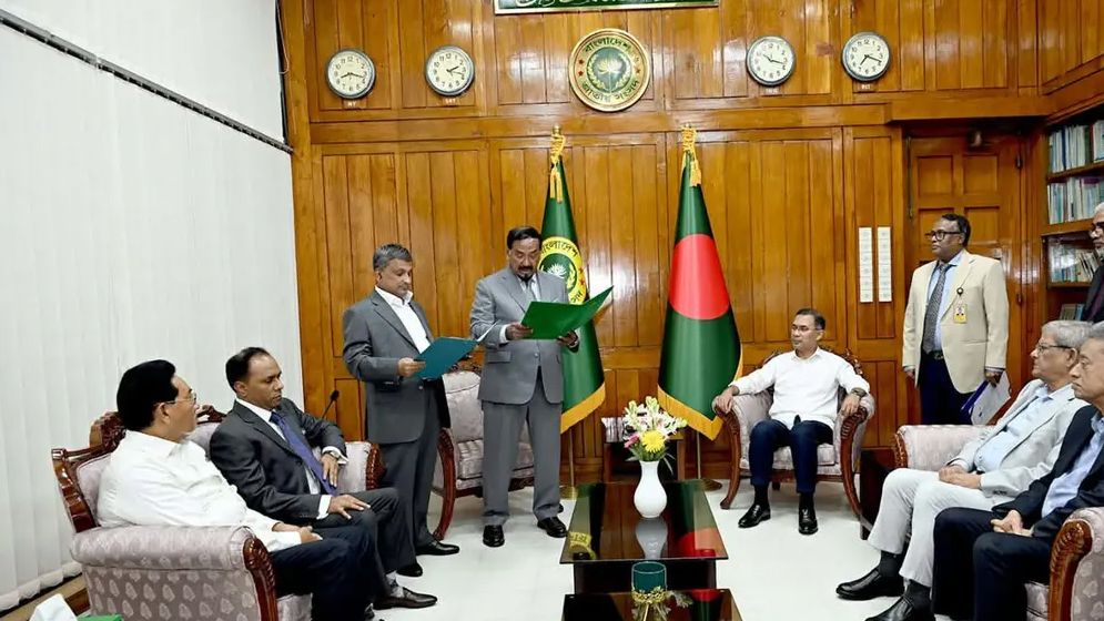 চট্টগ্রাম-২ আসনে সরোয়ার আলমগীরের শপথ গ্রহণ
