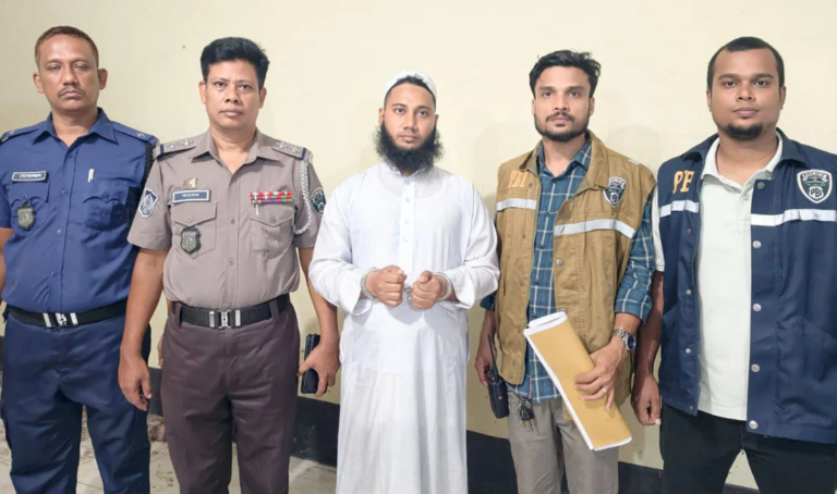 টঙ্গীবাড়ীতে গৃহবধূকে হত্যার পর আত্মহত্যা সাজানোর ঘটনায় স্বামী গ্রেপ্তার