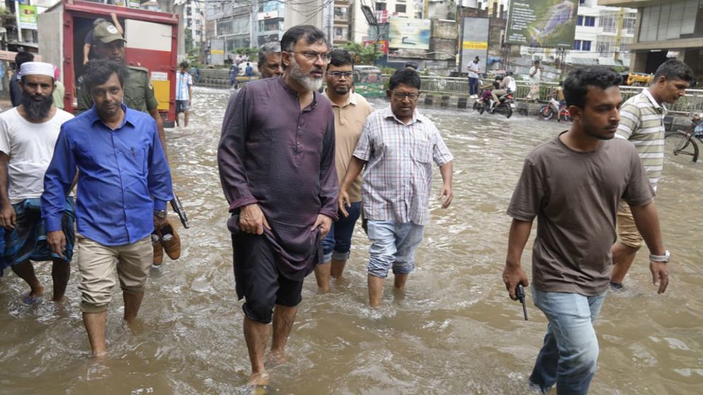 মিরপুরে জলাবদ্ধতা পরিদর্শনে ডিএনসিসি প্রশাসক, দ্রুত পানি নিষ্কাশনের নির্দেশ