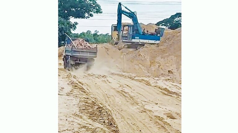 ফেনী নদীতে সরকারি সাড়ে ৬৭ লাখ টাকার বালু লোপাট দখল নিয়ে রাজনৈতিক সহিংসতা