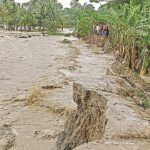 হাতিয়ায় বেড়িবাঁধ ধসে তিন গ্রাম প্লাবিত জনমনে আতঙ্ক
