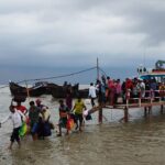 দুর্যোগপূর্ণ আবহাওয়ায় হাতিয়ার সাথে সারাদেশের নৌ-যোগাযোগ বিচ্ছিন্ন