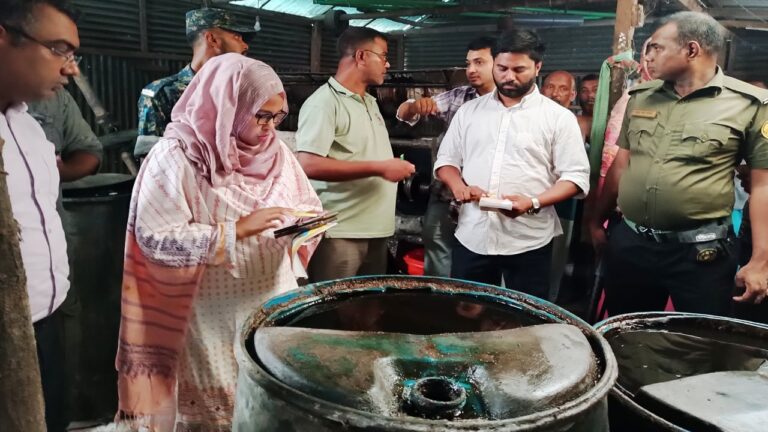 জামালপুরে ভেজাল তেল উৎপাদন ও বাজারজাতকরণে কারখানা সিলগালা ও জরিমানা