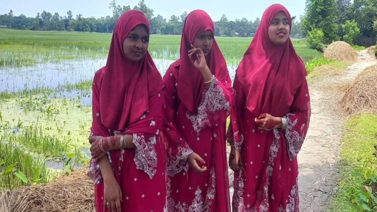 কুড়িগ্রামে ট্যালেন্টপুলে বৃত্তি পেয়ে যমজ তিন বোনের অনন্য সাফল্য