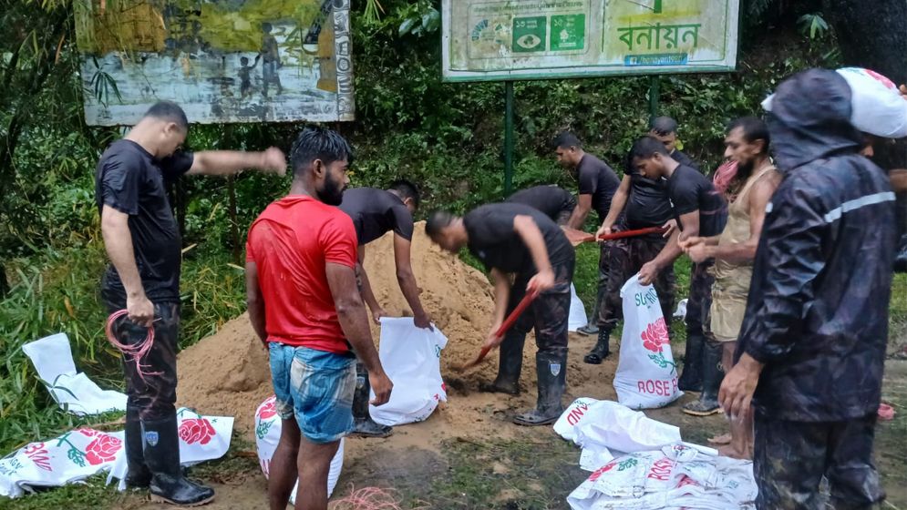 বন্যা মোকাবিলায় ১১ জেলায় বিজিবি মোতায়েন উদ্ধার ও ত্রাণ তৎপরতা অব্যাহত