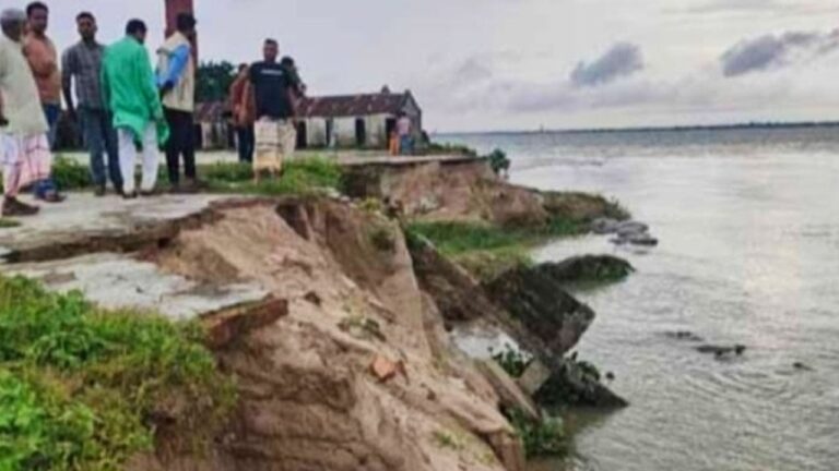 সরাইলে মেঘনা তীরের ভাঙন ও অবৈধ বালু উত্তোলনে বিলীন হচ্ছে শত শত বসতভিটা ও স্থাপনা